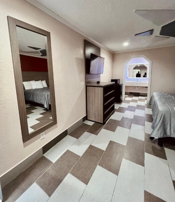 Hollywood INN - Downtown Houston image 5
